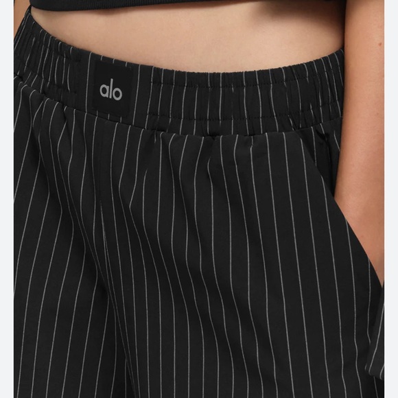 Alo Yoga Pinstripe Daylight Boxer Pant Size L Black/titanium - Picture 3 of 14